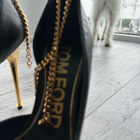 TOM FORD d’Orsay Pump with Gold Engraved Ankle Chains - Picture 16 of 16